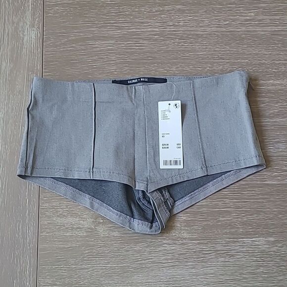 Urban Outfitters S&N Sabrina Short Grey Silence and noise Size XS NWT In Package - Picture 5 of 7